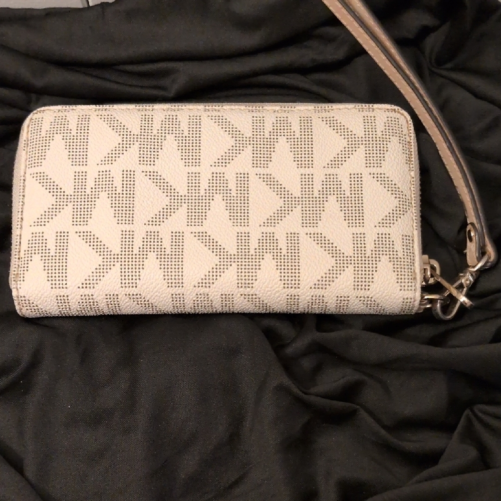Michael Kors Beige Logo Wristlet - Picture 4 of 14